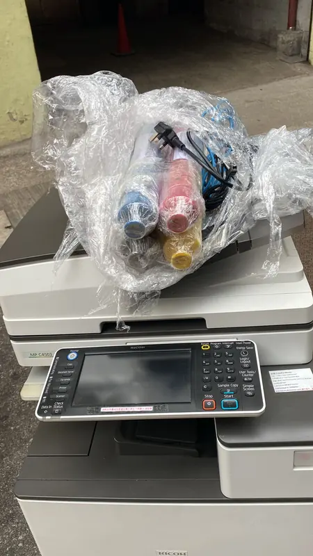 連碳粉一齊送到嘅 Ricoh 影印機